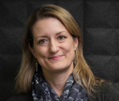 Headshot of Michelle Desnoyers.